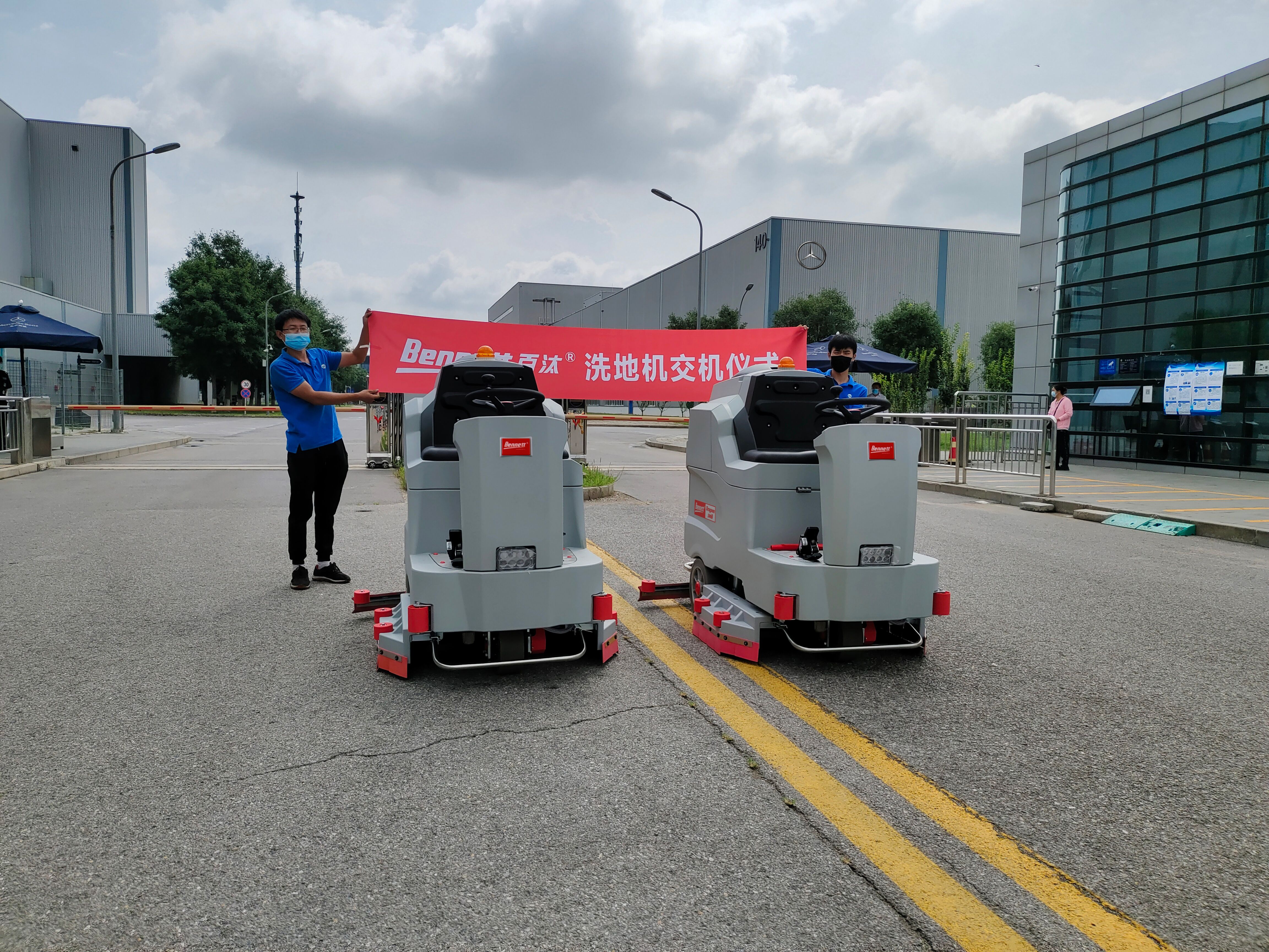 VIKARSS:手推式洗地機還是駕駛式洗地機好用？